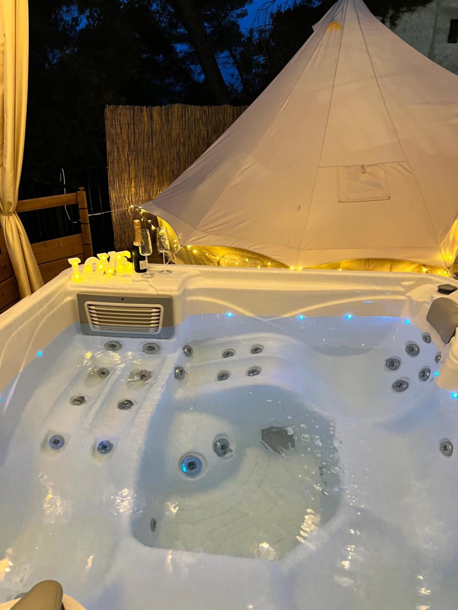 Love Room Tente Lodge Spa Mfg Chez C&C, Exclusivement Reservee Aux Adultes カンタロン エクステリア 写真