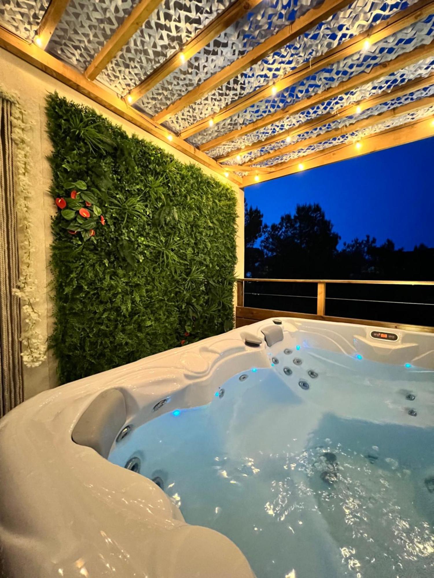 Love Room Tente Lodge Spa Mfg Chez C&C, Exclusivement Reservee Aux Adultes カンタロン エクステリア 写真