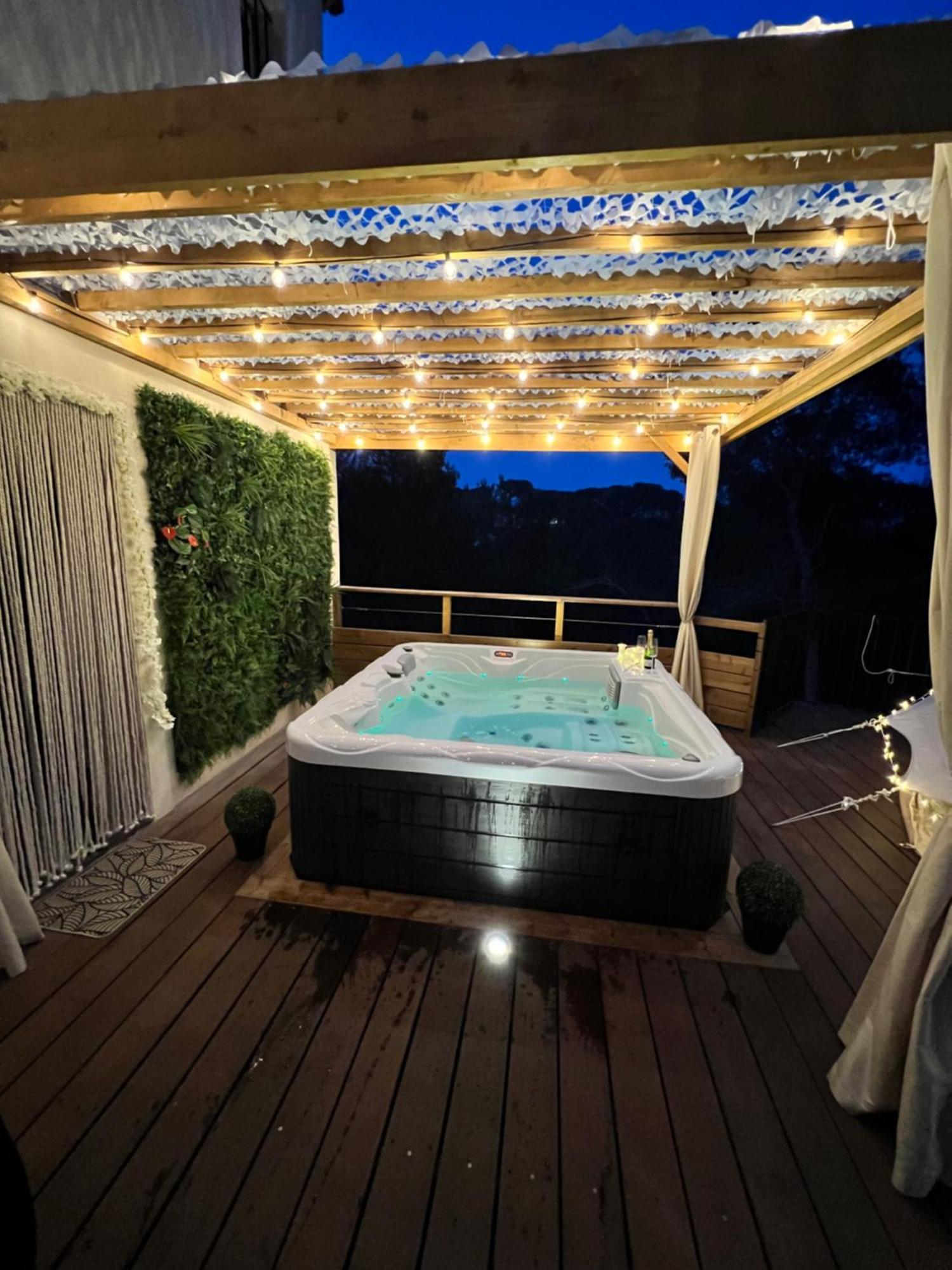 Love Room Tente Lodge Spa Mfg Chez C&C, Exclusivement Reservee Aux Adultes カンタロン エクステリア 写真