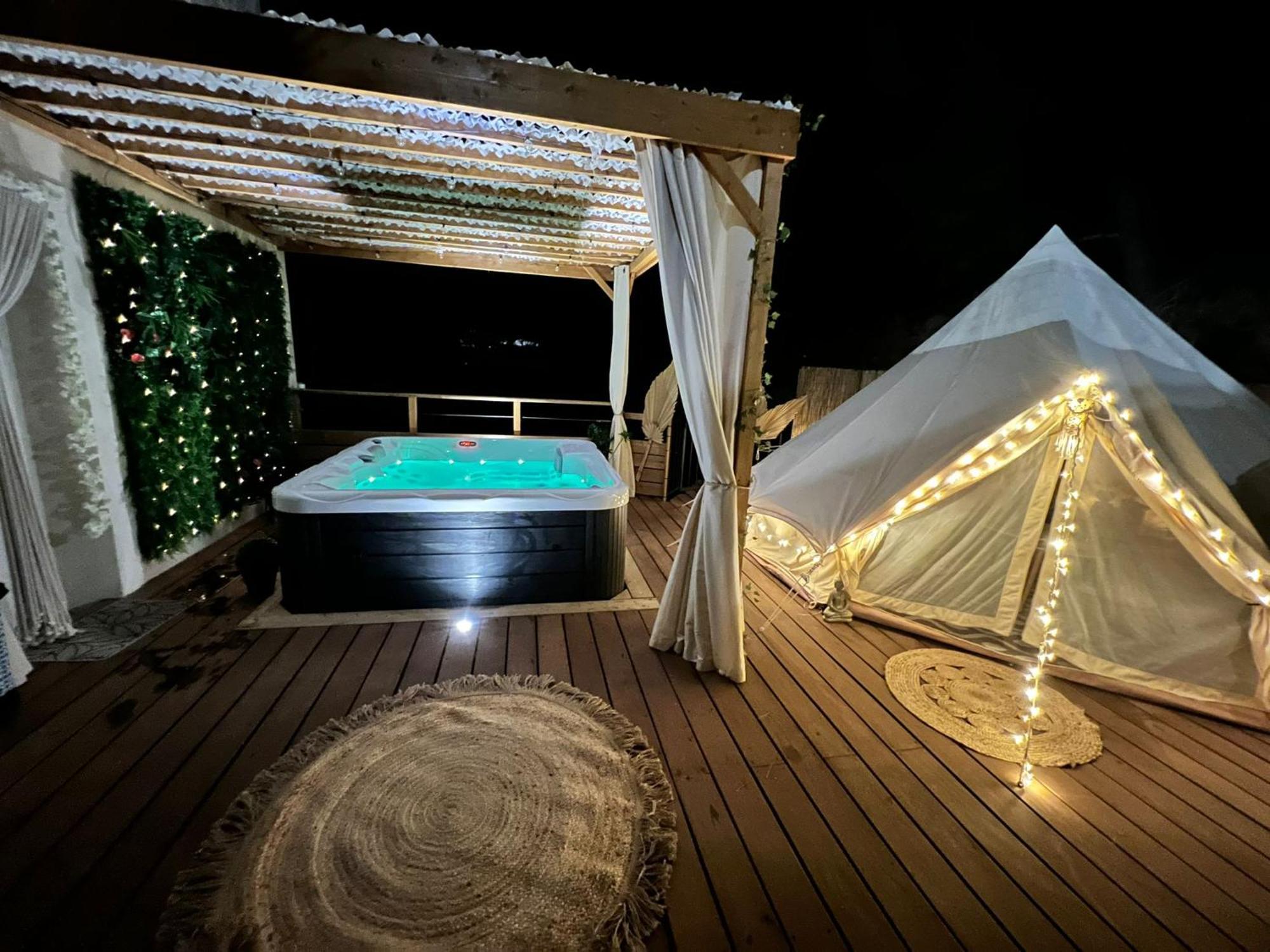 Love Room Tente Lodge Spa Mfg Chez C&C, Exclusivement Reservee Aux Adultes カンタロン エクステリア 写真