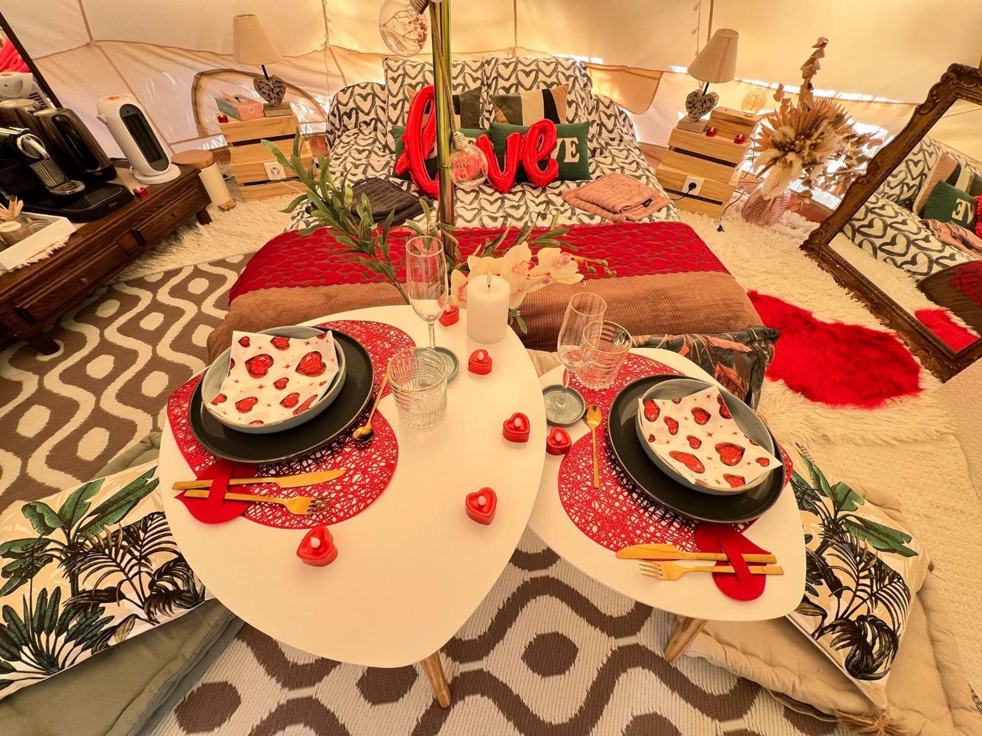 Love Room Tente Lodge Spa Mfg Chez C&C, Exclusivement Reservee Aux Adultes カンタロン エクステリア 写真